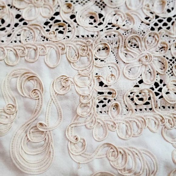 Battenberg on heavy cotton lace throw triangle shawl bed cover - Picture 7 of 10